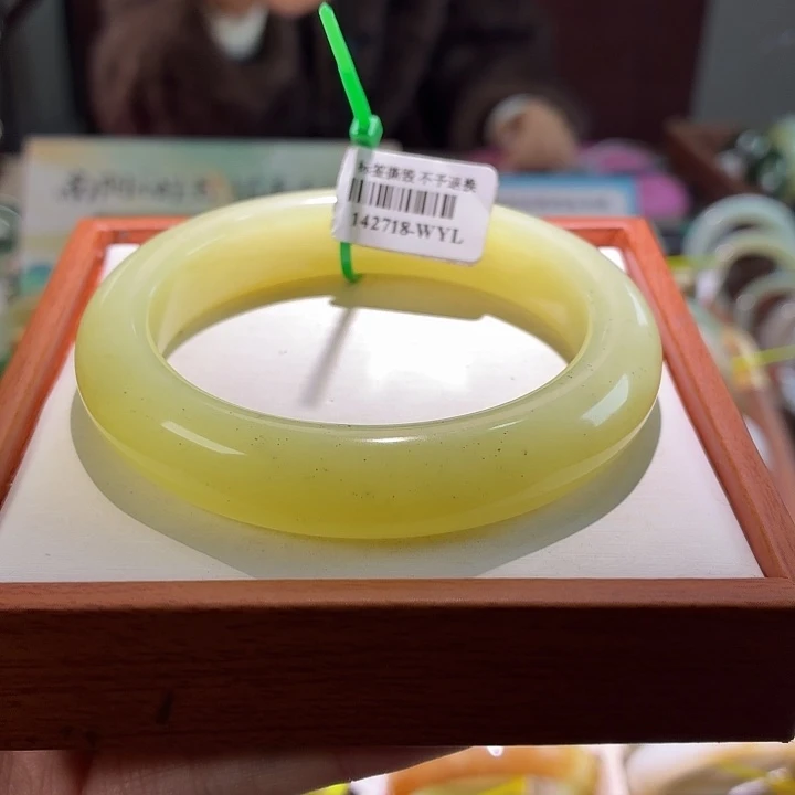 和田玉未镶嵌手镯35。 59/60