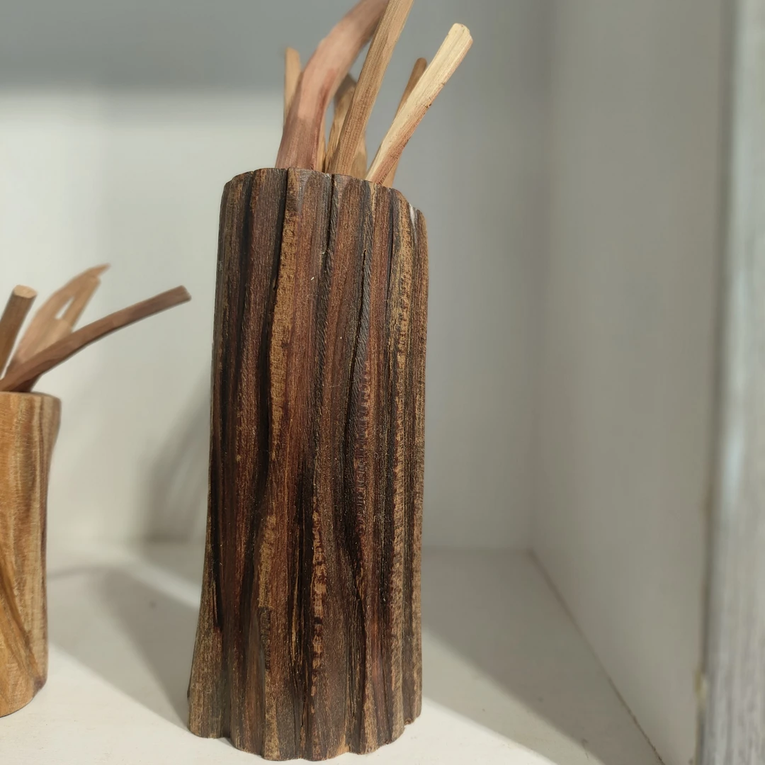 阿勒泰本土的爬山松手工制作的牙签盒套
