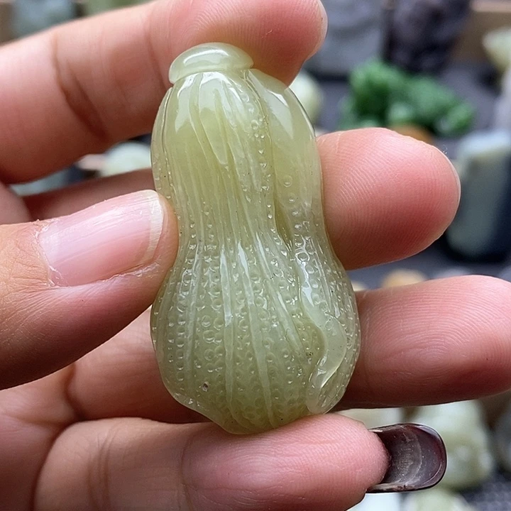 颈饰未镶嵌和田玉（糖玉）