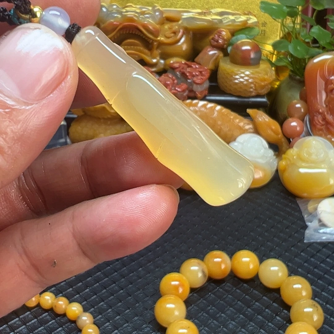 石英质玉未镶嵌颈饰