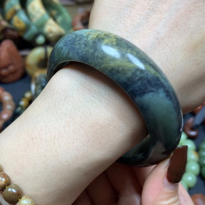 岫岩河磨玉（透闪石质玉）未镶嵌手镯62口径河磨玉化龙料手镯