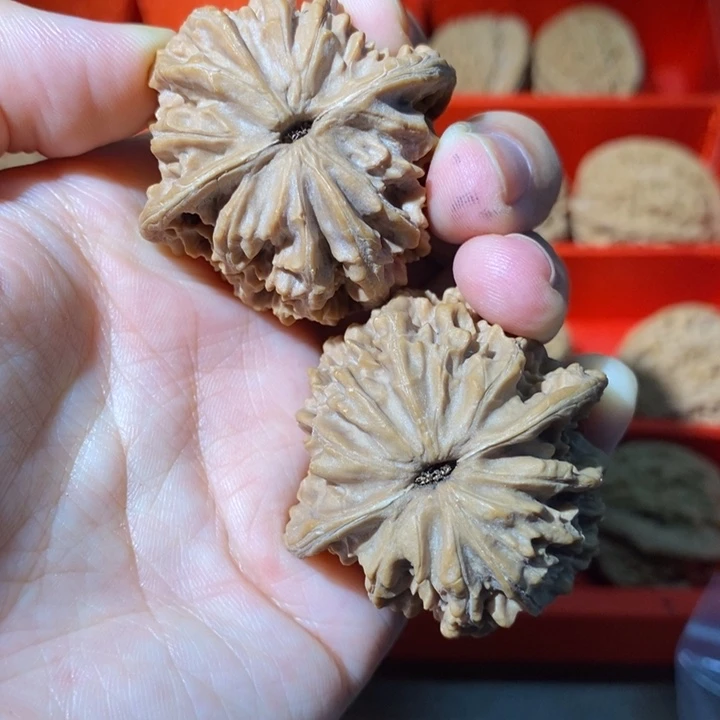 吊坠桃核红灯笼80