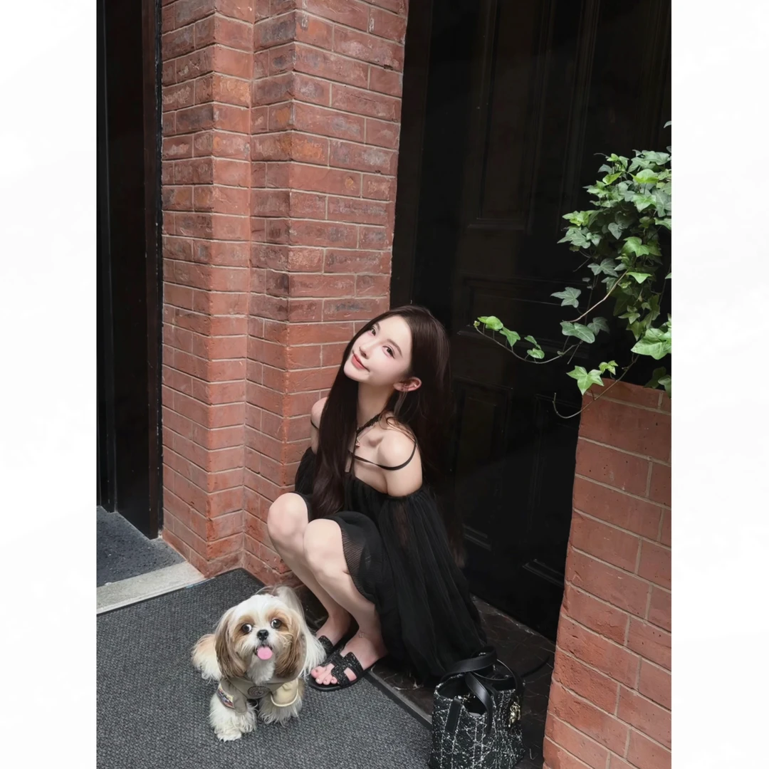 一字肩连衣裙女轻奢名媛高级感生日礼服重工褶皱网纱拼接挂脖短裙