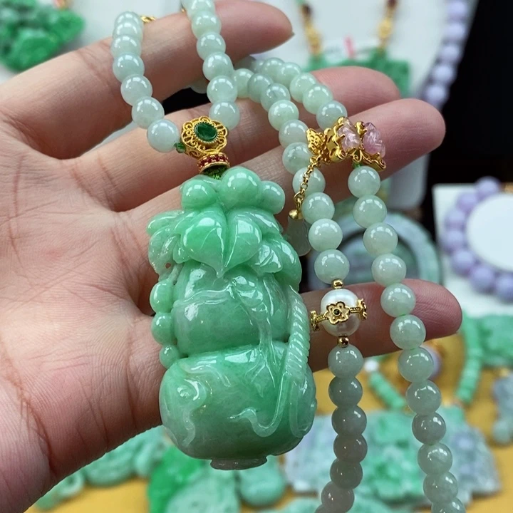 翡翠颈饰未镶嵌翡翠吊坠