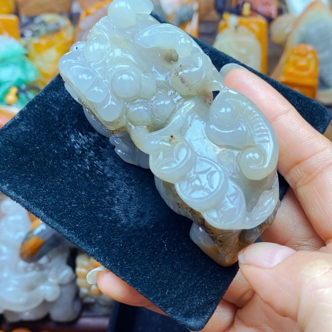 未镶嵌石英质玉（黄龙玉）颈饰