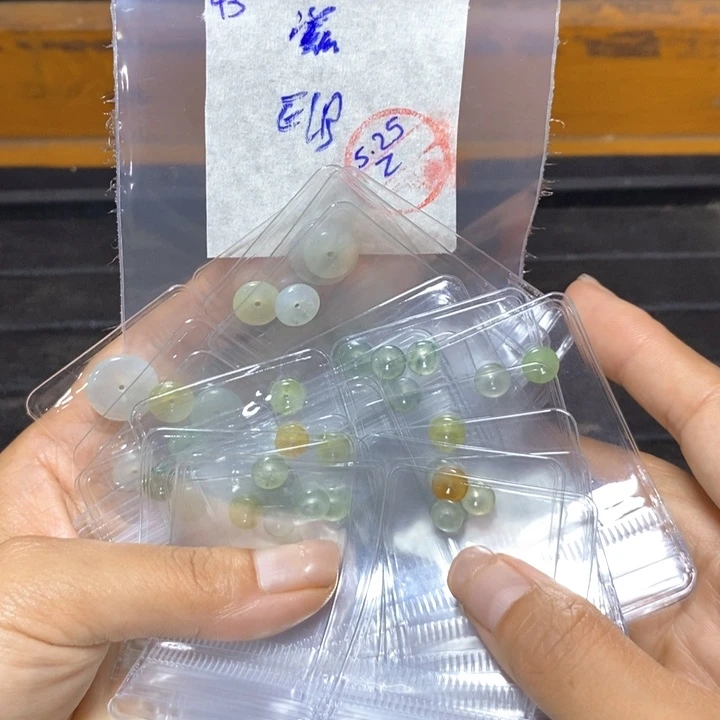 定制翡翠未镶嵌滋*吱