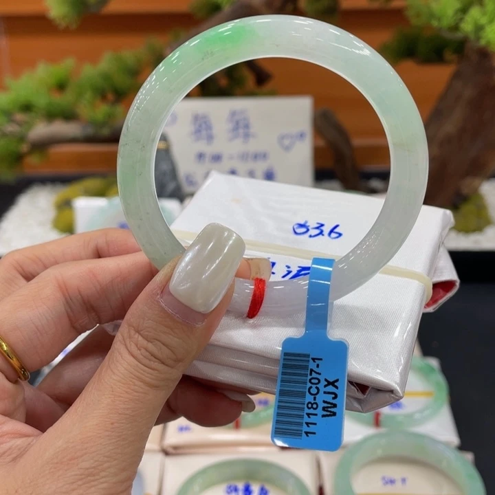 翡翠未镶嵌手镯缅甸翡翠