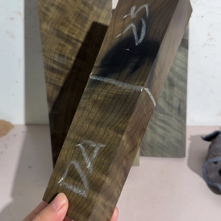 D***Y金丝楠木花纹小料