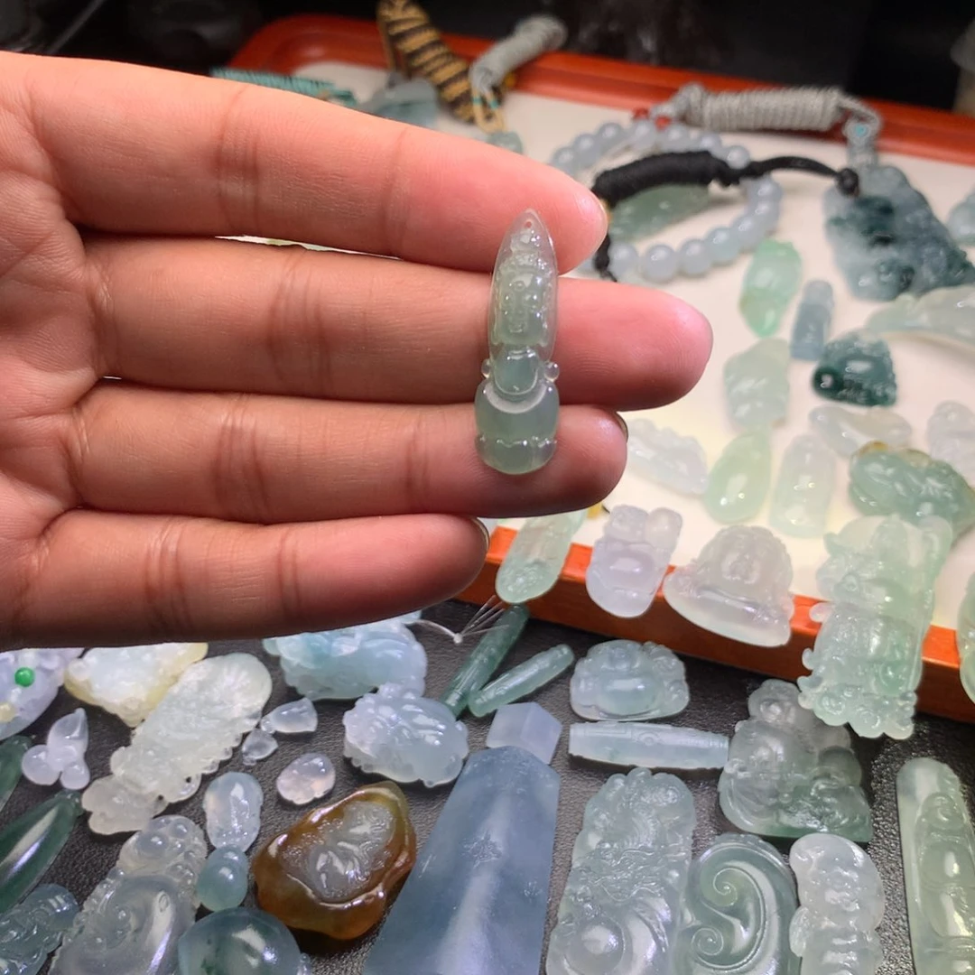 翡翠未镶嵌颈饰宝宝佛