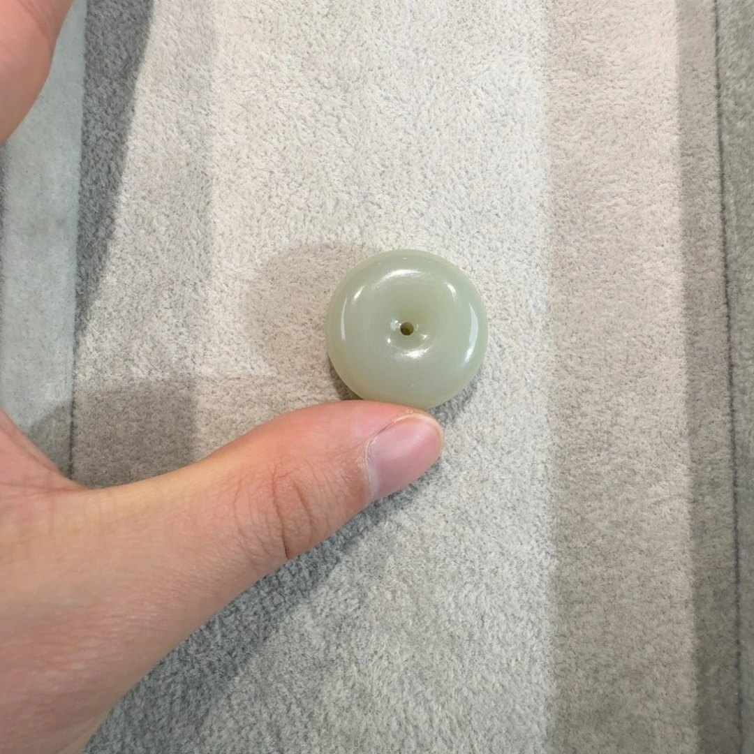 和田玉未镶嵌吊坠(赠链)