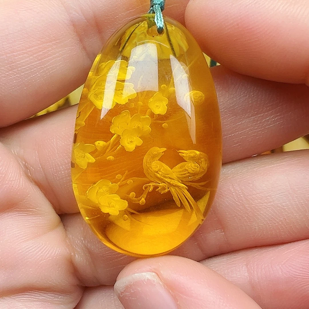 裸石琥珀未镶嵌金珀雕刻件，喜上眉梢！