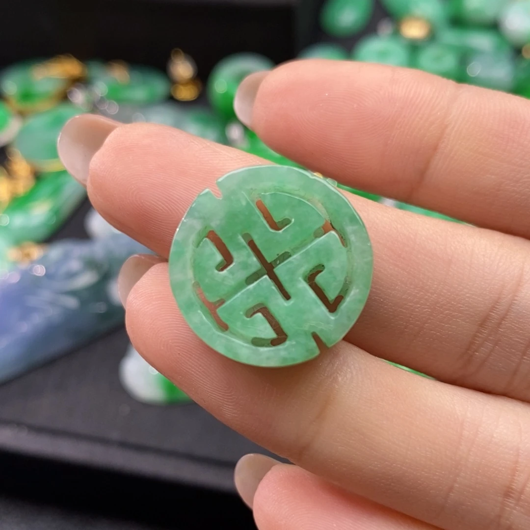 翡翠颈饰未镶嵌翡翠