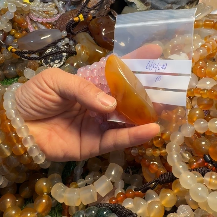 兜***转玛瑙/玉髓未镶嵌颈饰66010