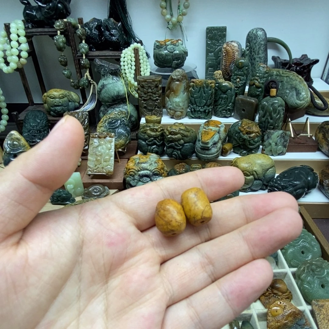 未镶嵌岫岩河磨玉（透闪石质玉）把件