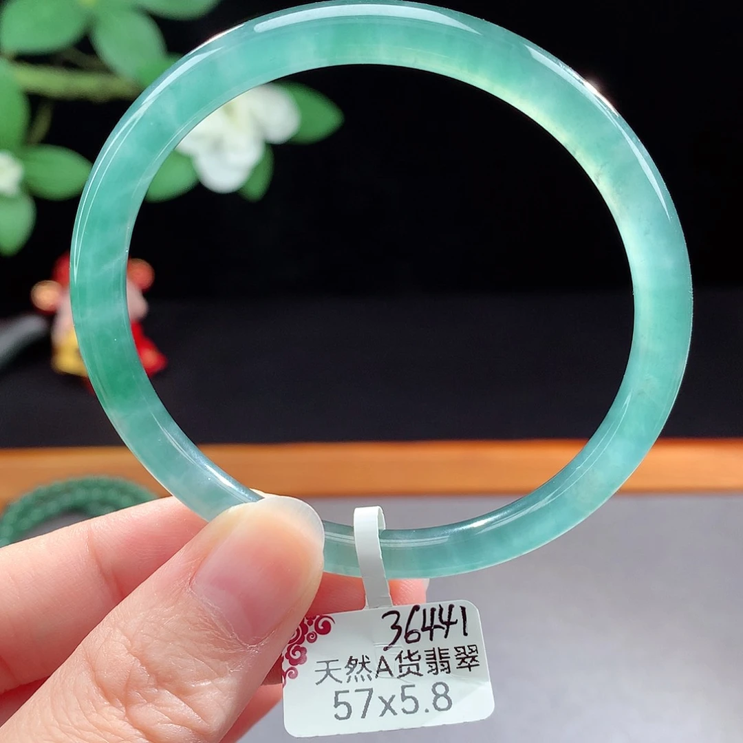 未镶嵌手镯（圆镯）翡翠
