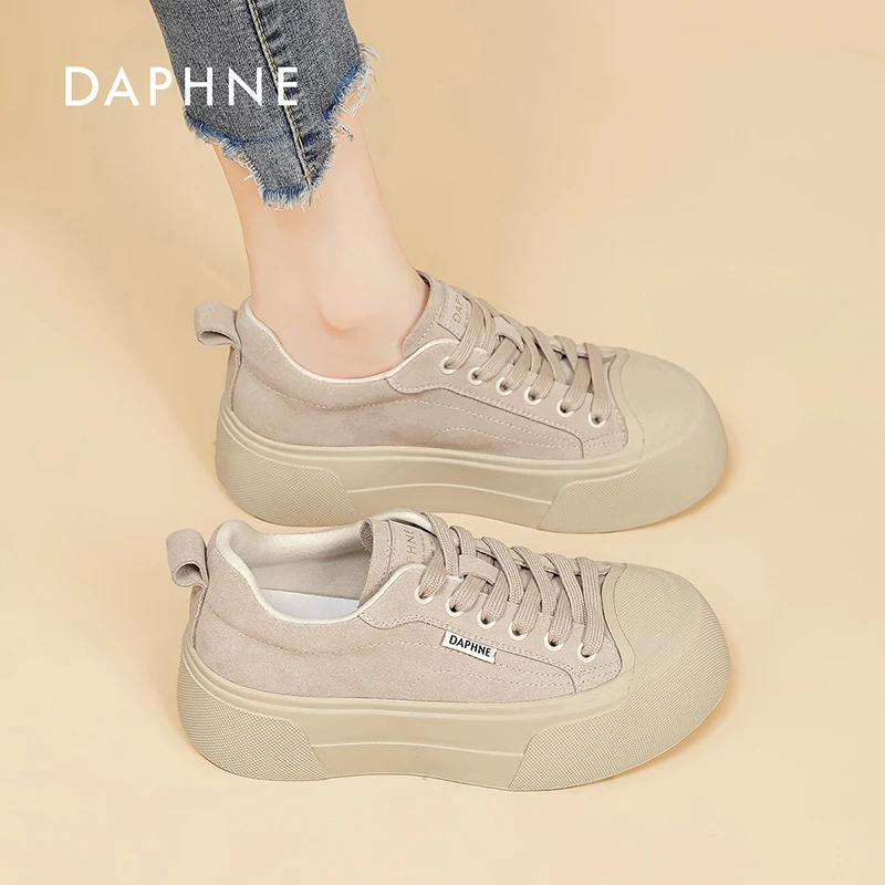 达芙妮简约风厚底增高板鞋女款2025春季网红百搭软底运动休闲鞋S