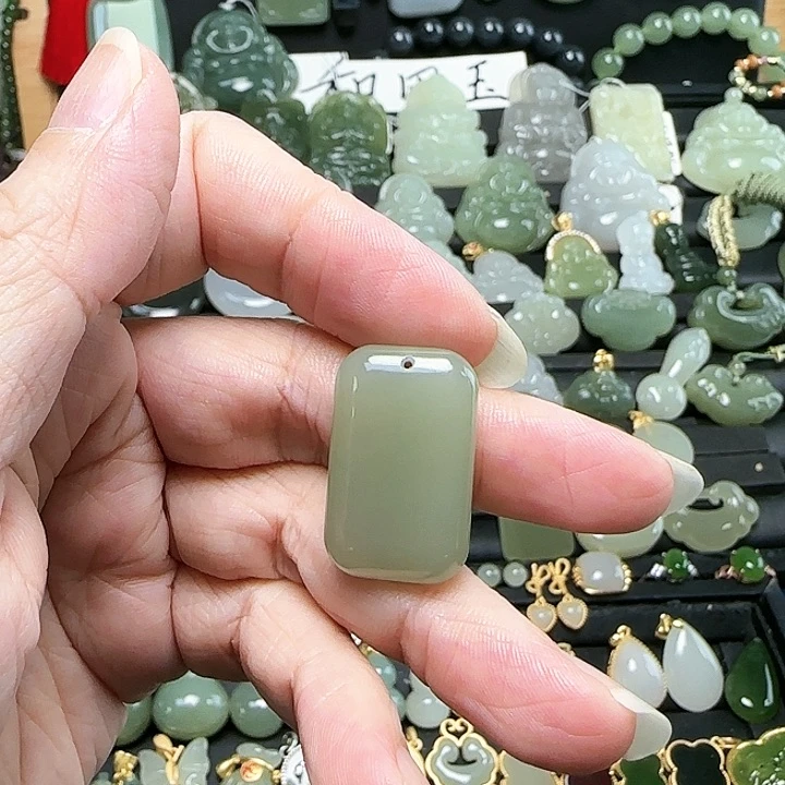 颈饰未镶嵌和田玉宝**燕