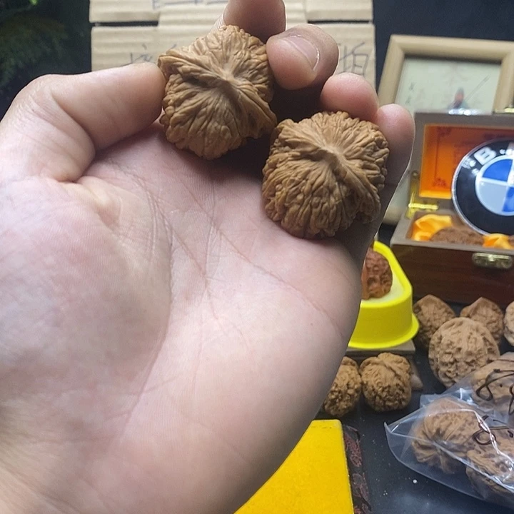 文玩核桃吊坠平山一代四座楼 嘎嘎板正