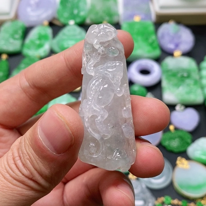 翡翠颈饰未镶嵌吊坠