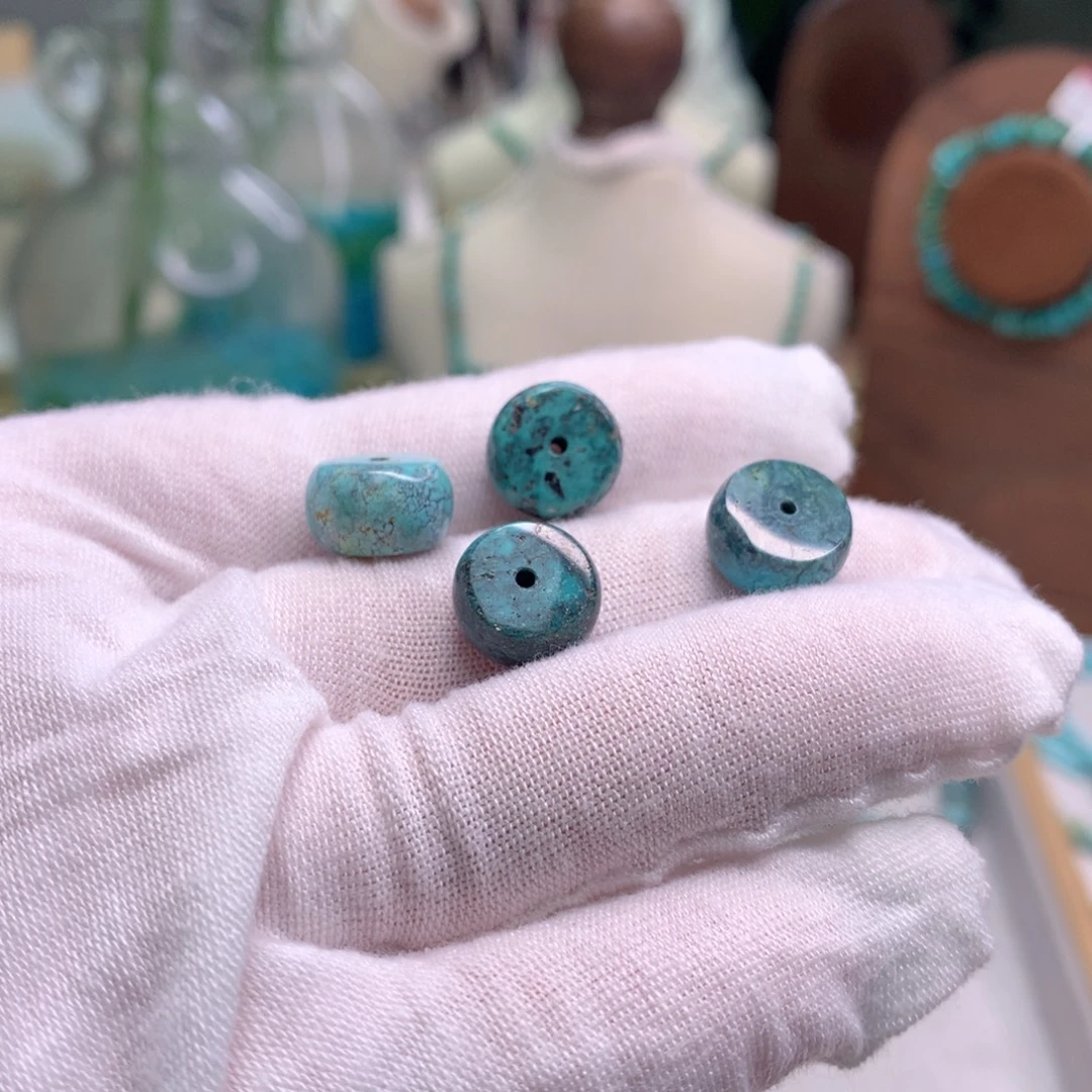 芬***姐绿松石未镶嵌饰品