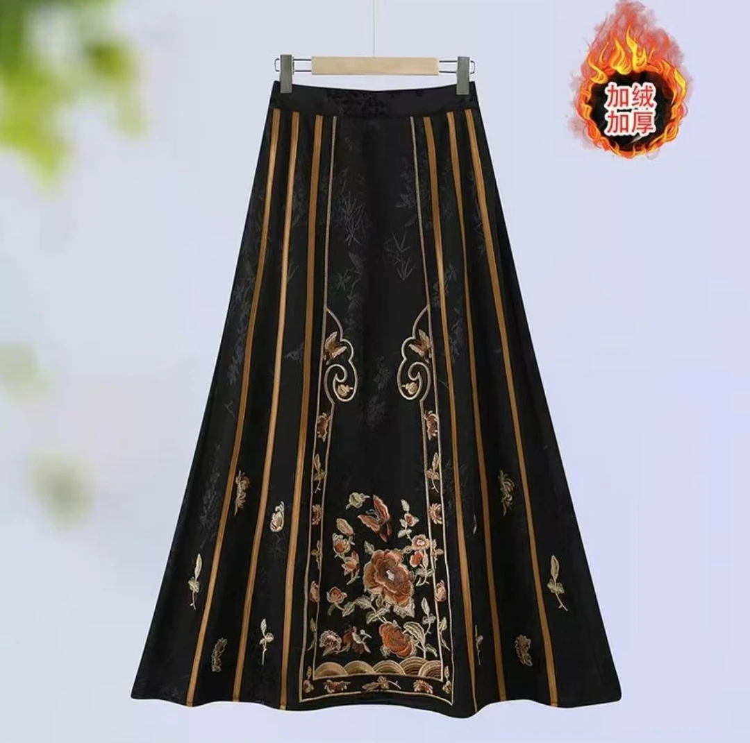 2025秋冬款国风加绒加厚民族风重工刺绣半松紧腰马面裙