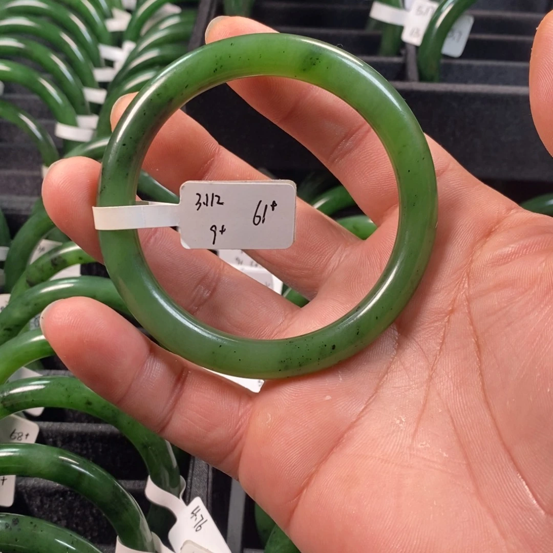 人***余和田玉（碧玉）未镶嵌手镯