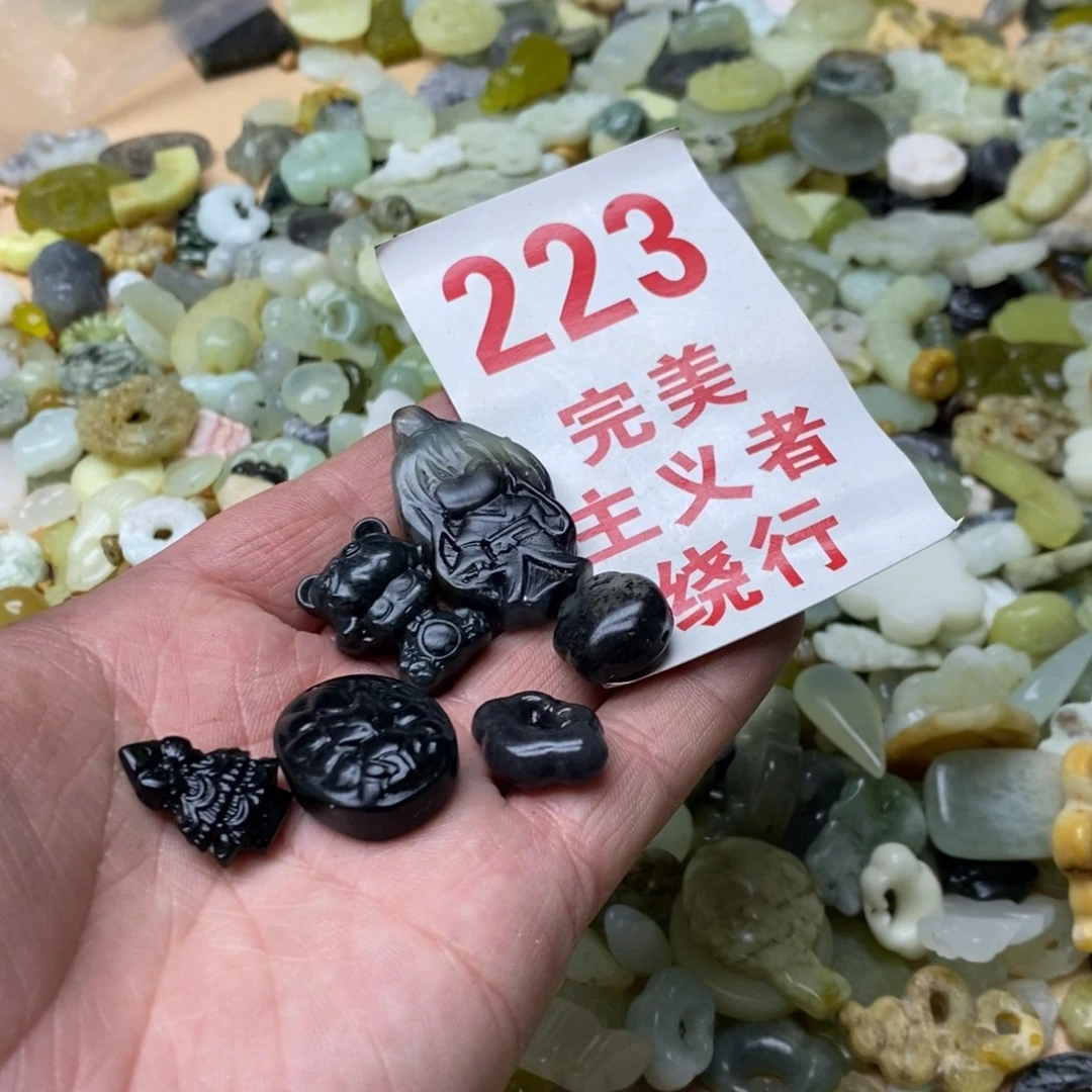 蛇纹石玉挂坠未镶嵌