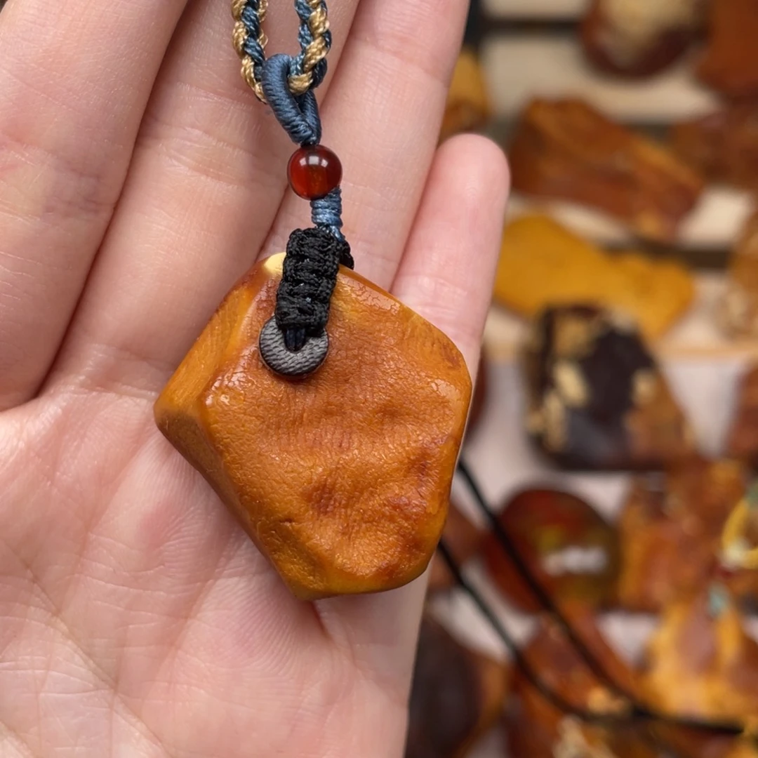 未镶嵌琥珀珠宝奇石