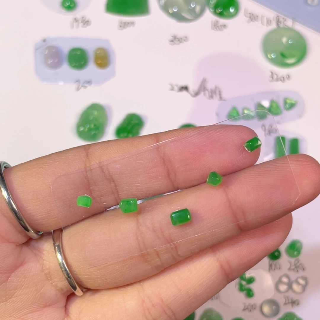 翡翠未镶嵌颈饰裸石