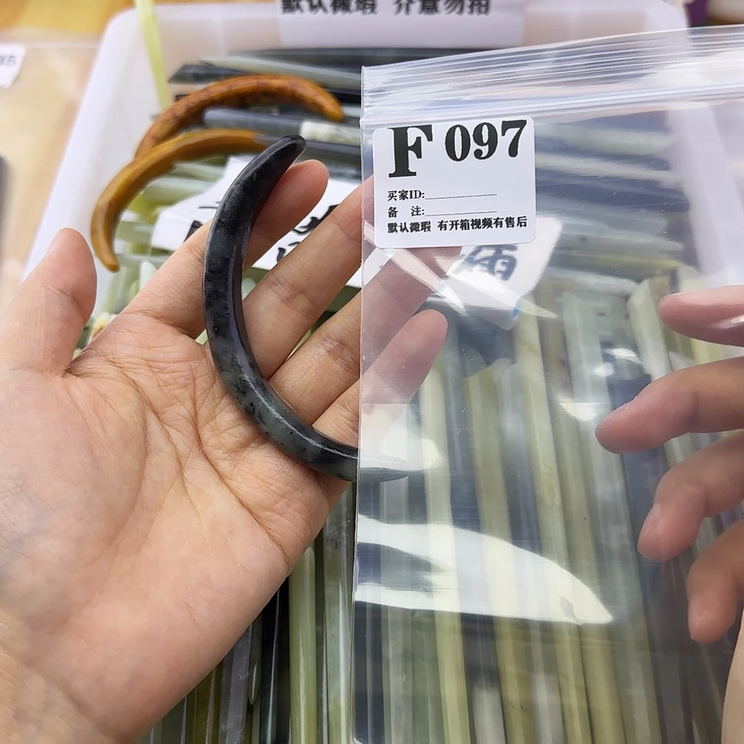 蛇纹石玉发饰合金伤****侠