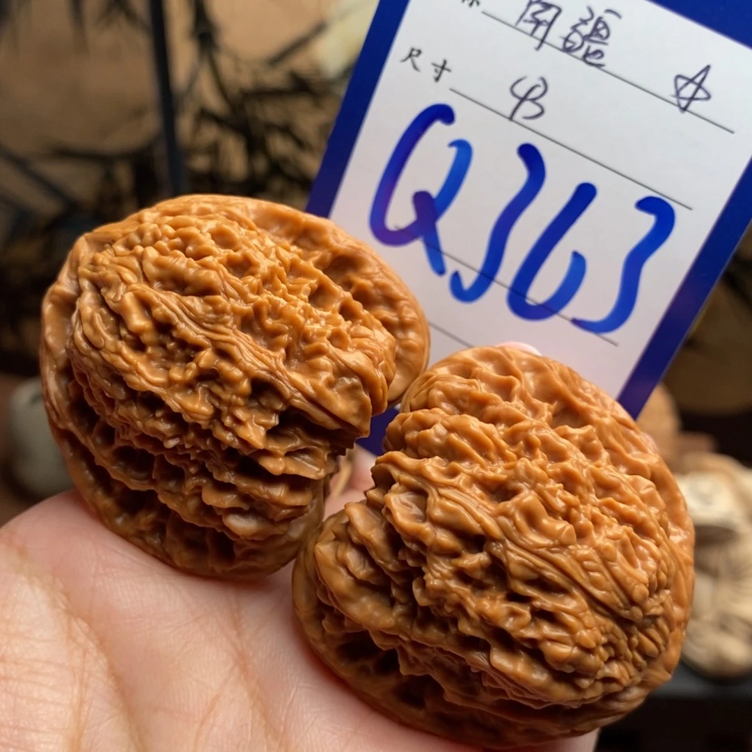 晓***冬文玩核桃吊坠三角疆43