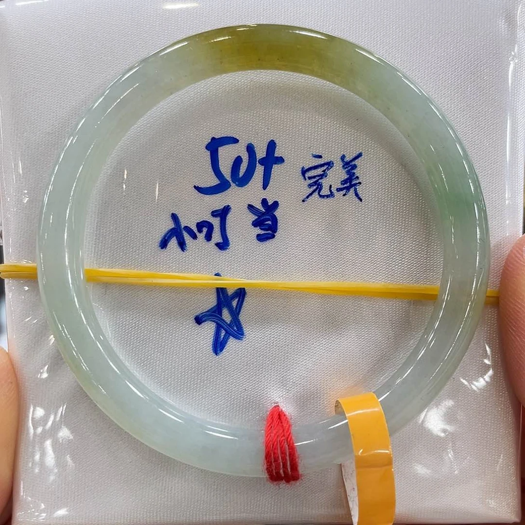 翡翠手镯未镶嵌翡翠手镯