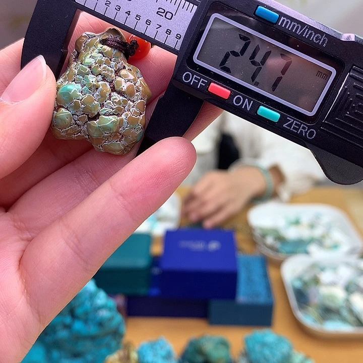 未镶嵌绿松石原矿
