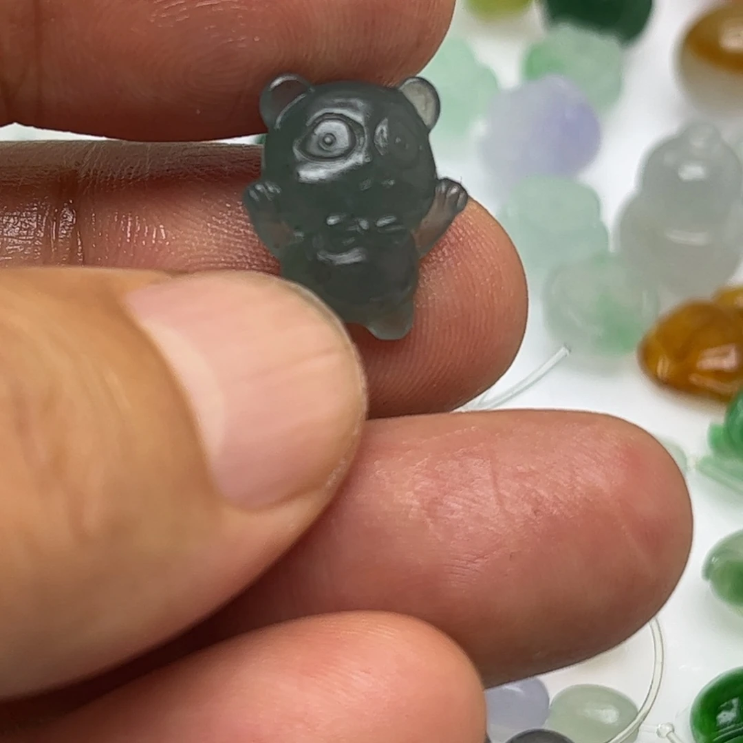 定制翡翠未镶嵌熊猫