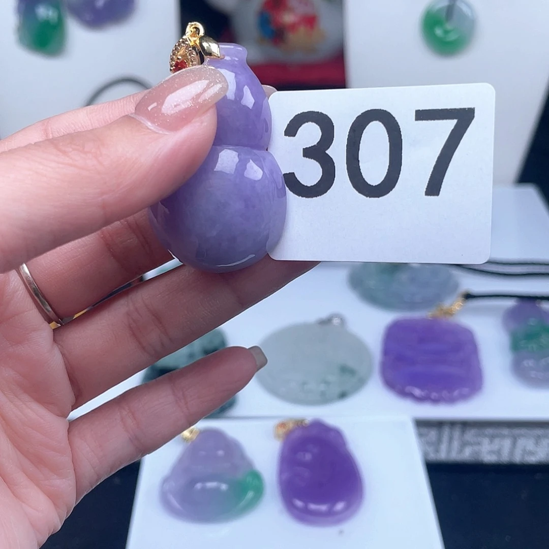 翡翠吊坠(赠链)未镶嵌