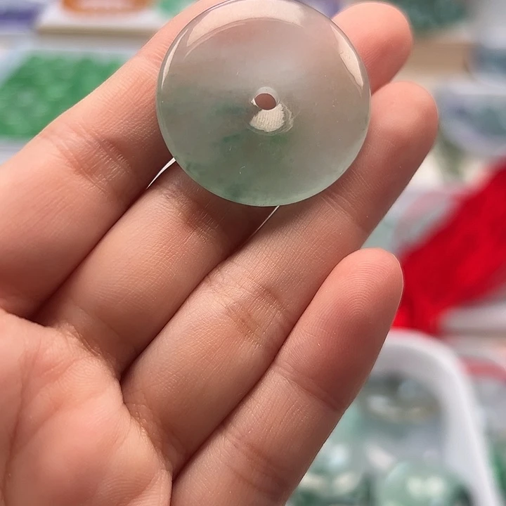 翡翠未镶嵌颈饰翡翠首饰