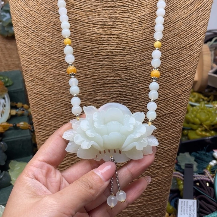 蛇纹石玉未镶嵌吊坠