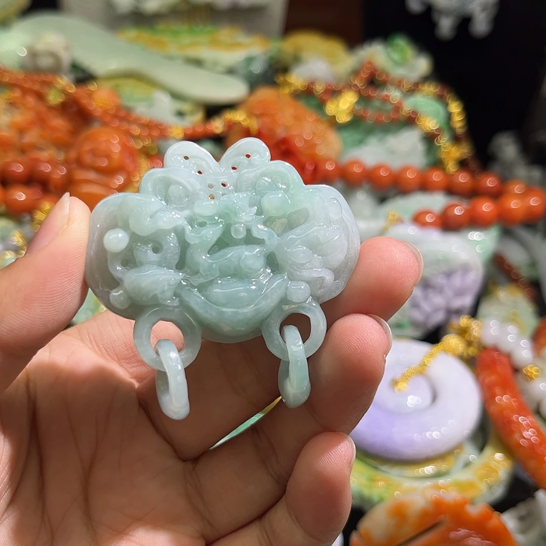 翡翠未镶嵌颈饰待编织