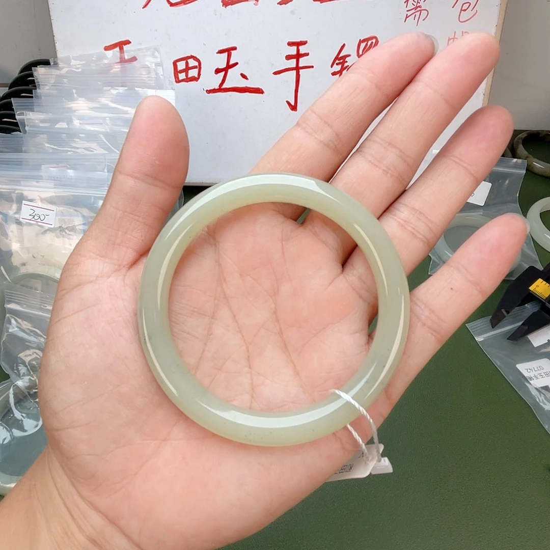 平***福和田玉手镯未镶嵌