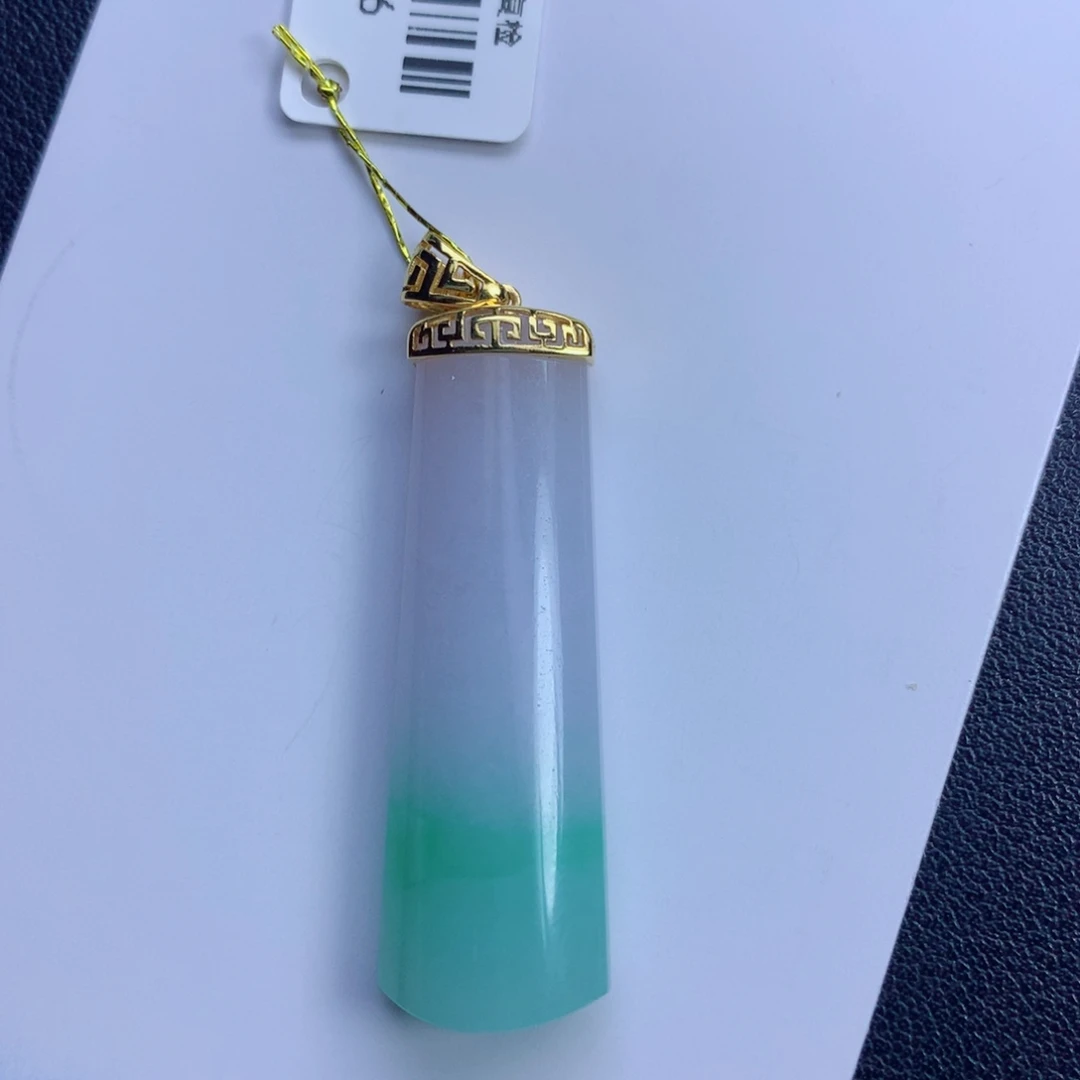 翡翠未镶嵌颈饰无事牌