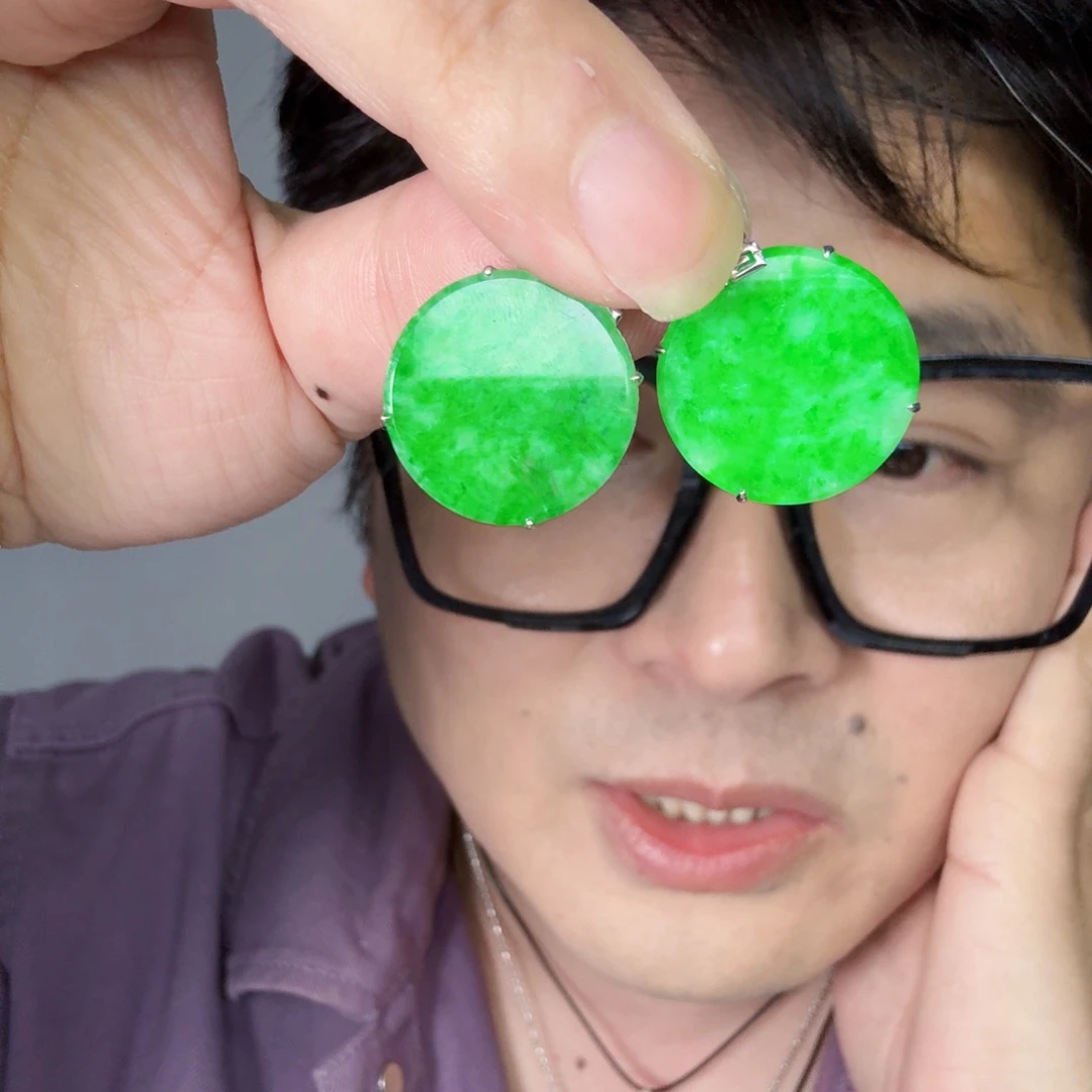 翡翠18K金镶嵌颈饰一件