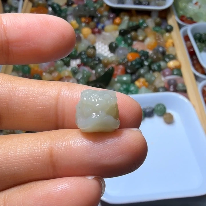 和田玉未镶嵌珠宝半成品晟**蕾
