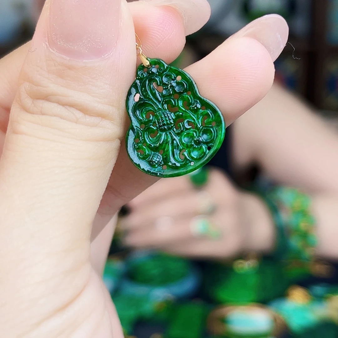 翡翠18K金镶嵌颈饰多样性