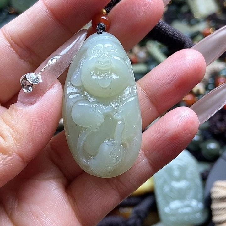 和田玉颈饰足铂镶嵌