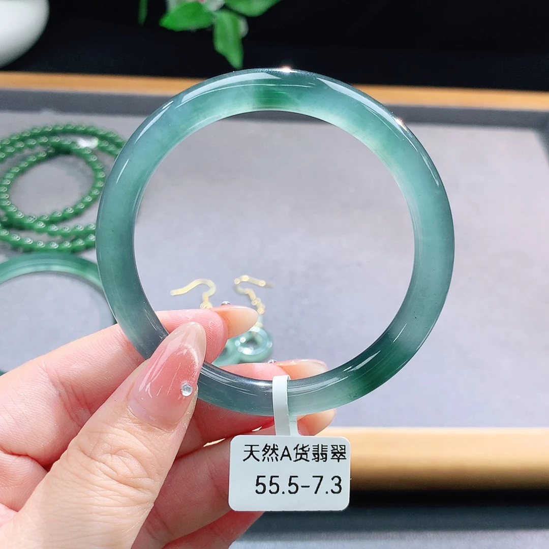 未镶嵌手镯（圆镯）翡翠