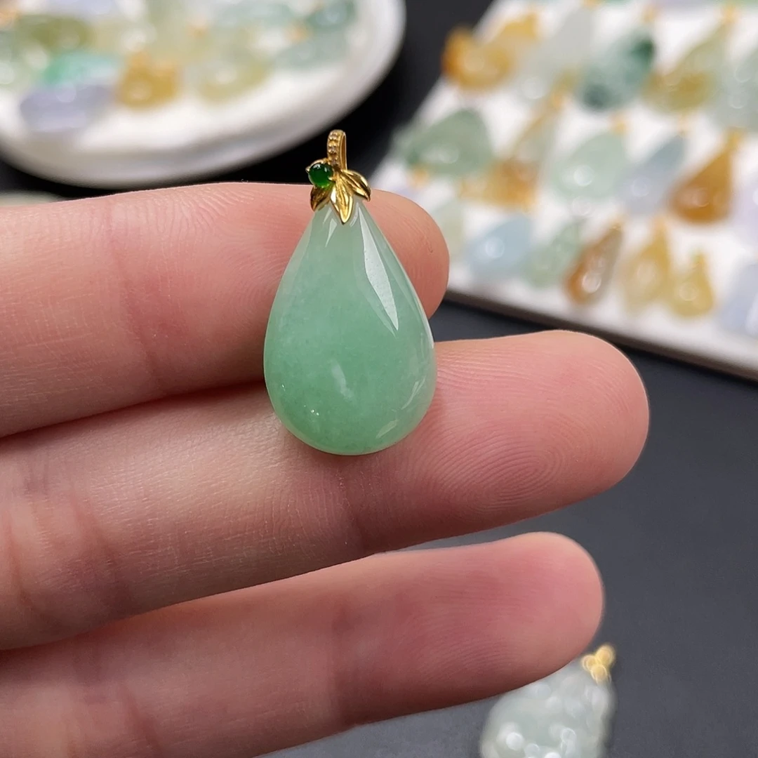 翡翠18K金镶嵌吊坠(不含链)水滴
