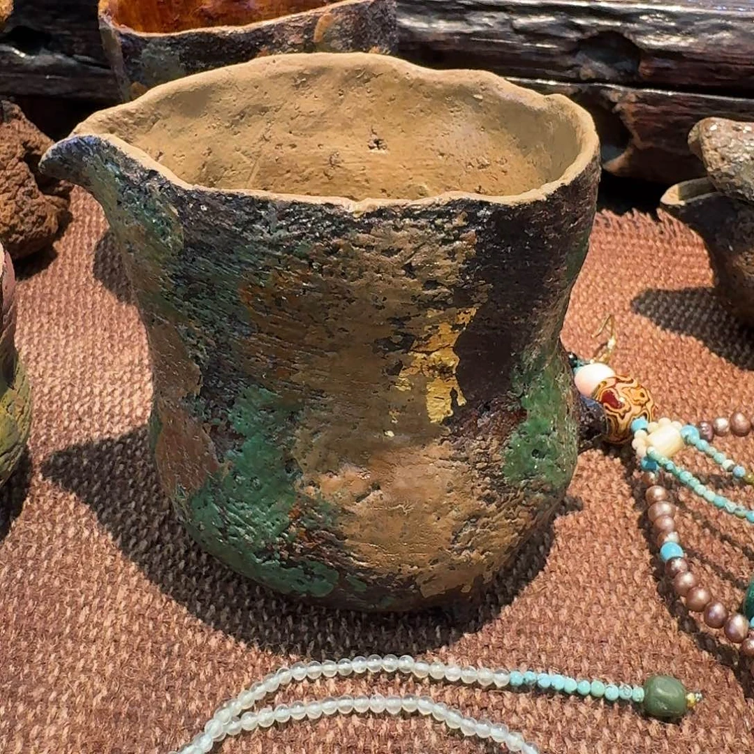 珍***?老岩泥公道杯。