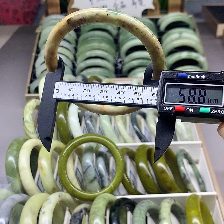 未镶嵌蛇纹石玉手镯34