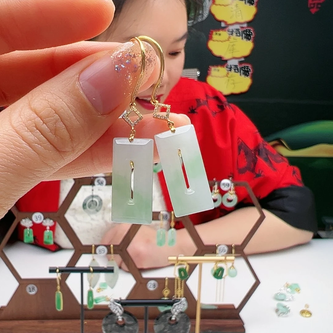 翡翠耳饰18K金镶嵌天然翡翠