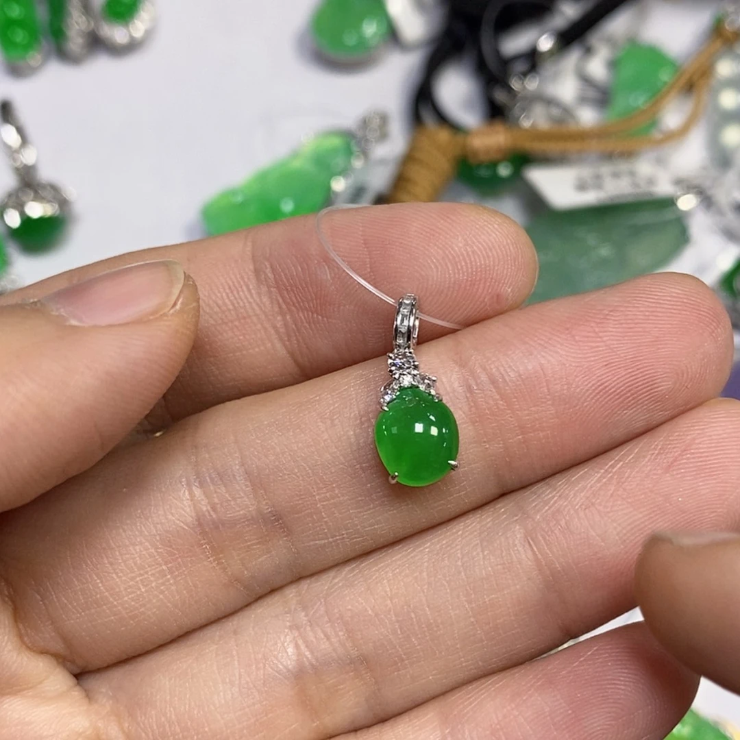 【闪购商品】颈饰18K金镶嵌翡翠吉****吊坠
